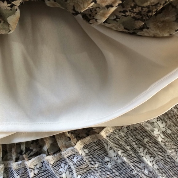 Dressbarn Pleated Skirt Floral w/ Lace Hem Maxi - Picture 4 of 6